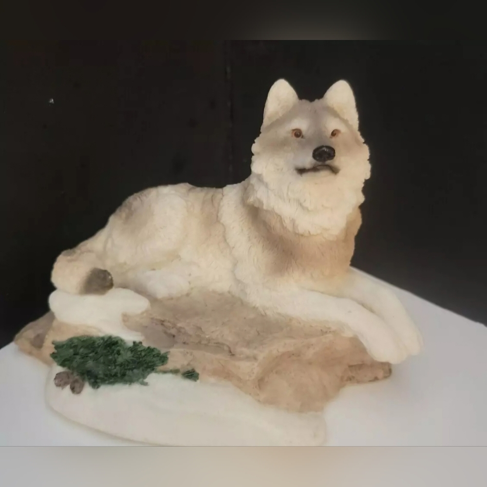 Majestic Grey Wolf 5" Sculpture Classic Critters Resin Figurine Model CC363